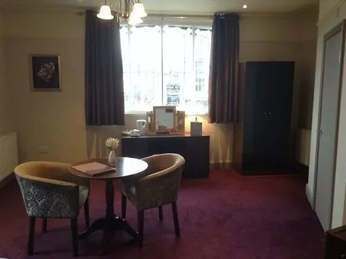 *** ベッド・アンド・ブレックファスト The Saddle Inn チェスター イギリス